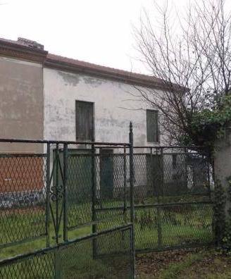 Immobile in asta di 272 m² con più di 5 locali a C