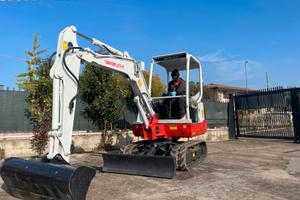 E117 Escavatore 28 q Takeuchi TB228