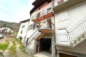 RAOSSI: porzione di casa con garage e cantina!