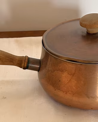 Pentolino vintage in rame con manico 