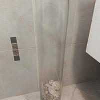 Vaso in vetro trasparente. 