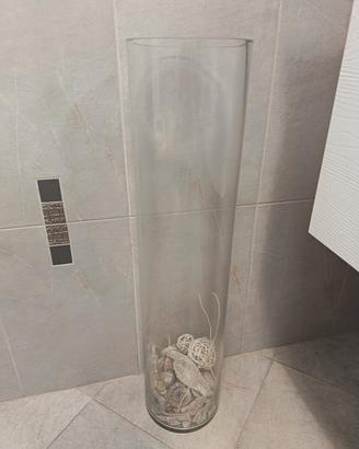 Vaso in vetro trasparente. 