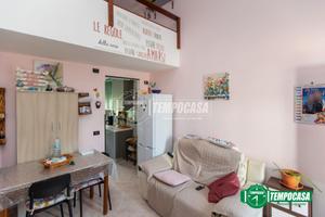 MONOLOCALE CON SOPPALCO CON CASCINALE E BOX