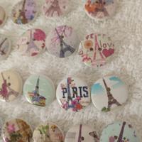 Bottoni con tour Eiffel per appassionati di Parigi