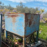 Tramoggia in ferro