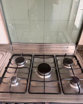 Gas a cinque fuochi e forno