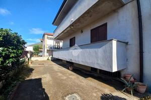 QUADRIFAMILIARE A SANTA MARIA A VICO