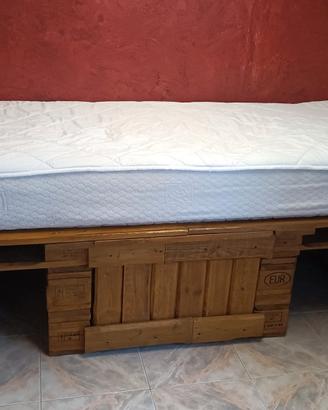 Letto artigianale con bancali 
