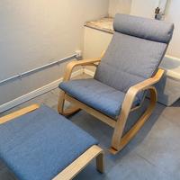 Sedia a dondolo con poggiapiedi Ikea mai usata