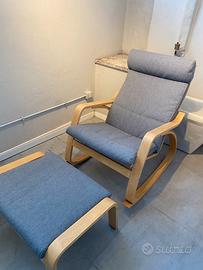 Sedia a dondolo con poggiapiedi Ikea mai usata