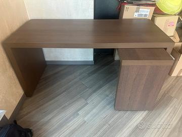 SCRIVANIA CON PIANO ESTRAIBILE