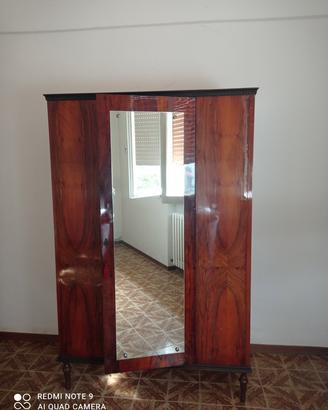 armadio  comò lampadario 