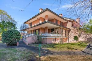 Villa di 430 m² con più di 5 locali e box auto dop