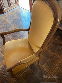 Poltrona classica in velluto, color senape