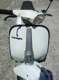 Due Vespa 50 Special e PK