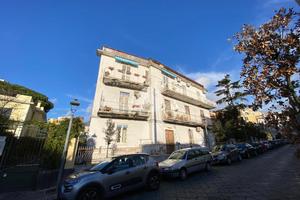 5 LOCALI A TORRE DEL GRECO