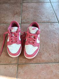 Nike Dunk Low rosse e bianche