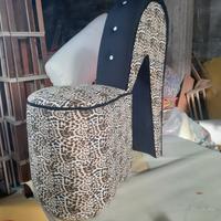 Poltrona pouf scarpa tacco