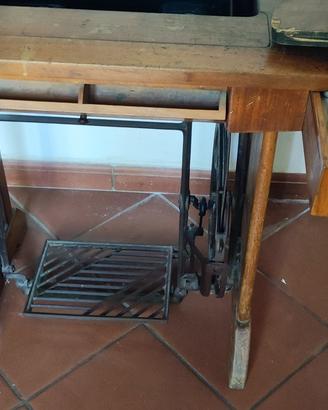 macchina da cucire a pedale Necchi  vintage 