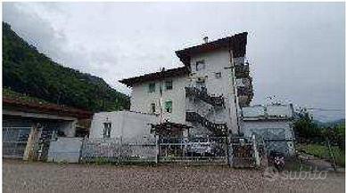 Immobile in asta di 104 m² con 2 locali e box auto