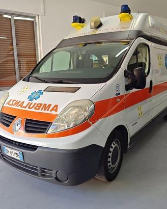 RENAULT TRAFIC AMBULANZA (ML) CV*