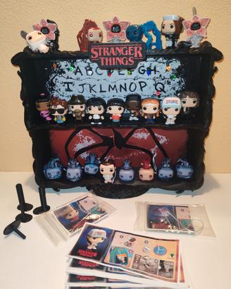 Stranger Things Serie completa + Espositore 