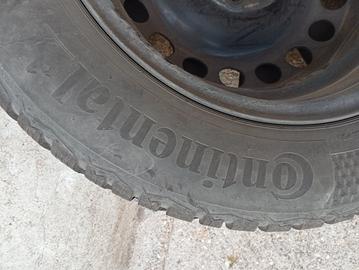 Gomme invernali con cerchi e copricerchi