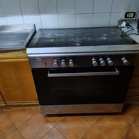 Cucina a gas e elettrica perfettamente funzionante