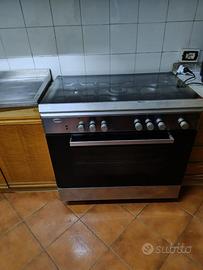 Cucina a gas e elettrica perfettamente funzionante
