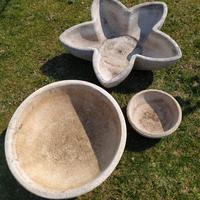 Vasi in cemento bianco