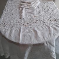 Tovaglia vintage con ricamo intaglio
