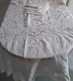 Tovaglia vintage con ricamo intaglio