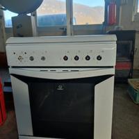 Forno con fuochi a gas nuovo 