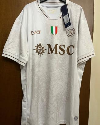 Maglie da calcio Napoli (L) e Real Madrid (S)