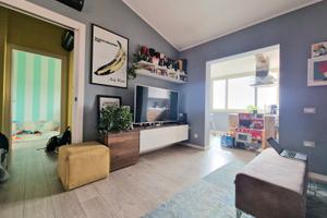 Trilocale con doppia veranda e posto auto coperto