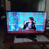 TV LED 32" TELEFUNKEN             40 € Televisore