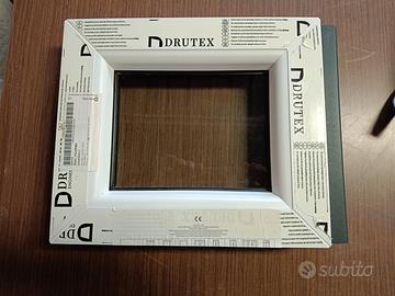 Infisso marca DRUTEX disponibili 7 pezzi
