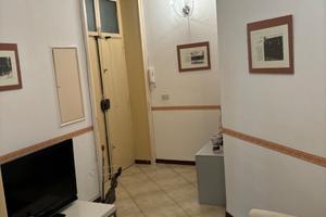 Locasi stanza arredata per uso solo professionale