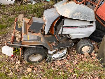 Trattorino tagliaerba