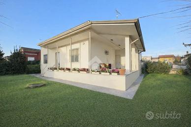 VILLA SINGOLA A GOITO