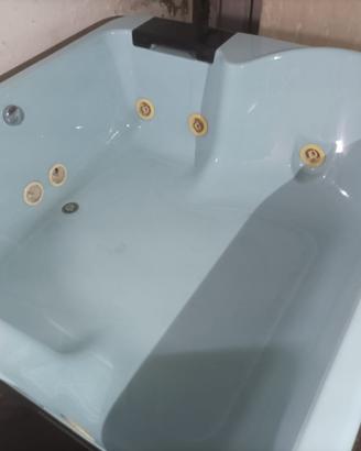 Jacuzzi doppia mai utilizzata