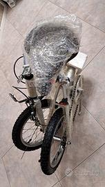 Bicicletta giapponese pieghevole nuova da negozio