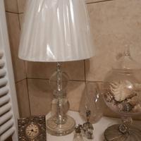 Lampada da tavolo con paralume