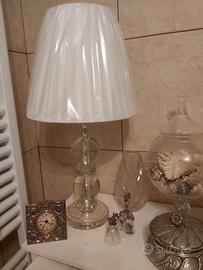 Lampada da tavolo con paralume