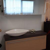 Composizione bagno con specchio