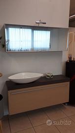 Composizione bagno con specchio