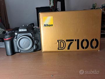 Nikon D7100 con obiettivi