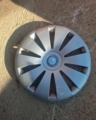 Mercedes gla cerchio ruota  con con copricerchio
