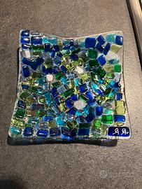 Piatto decorativo mosaico in vetro fuso blu/verde