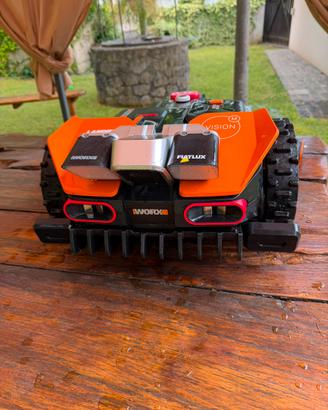 WORX Vision M600 WR206E + Garage + FiatLux